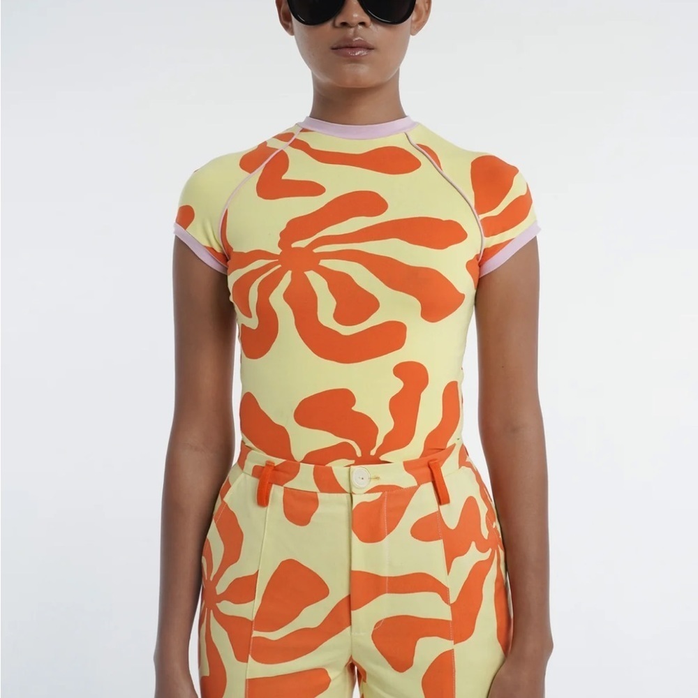 NWT ARTHUR APPAREL yellow floral tropical squiggle print short sleeve T-shirt